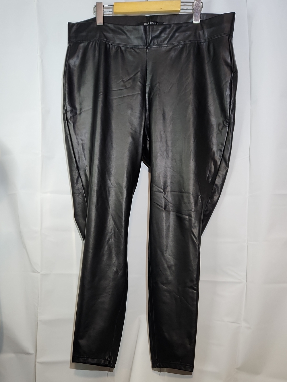 one 5 one Women's Black Faux Leather Skinny Pants - 1X
